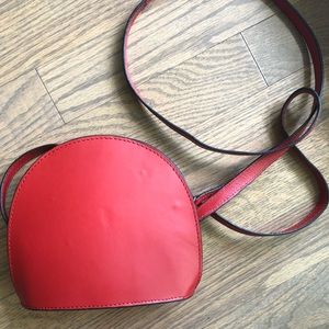 Shell shaped crossbody purse